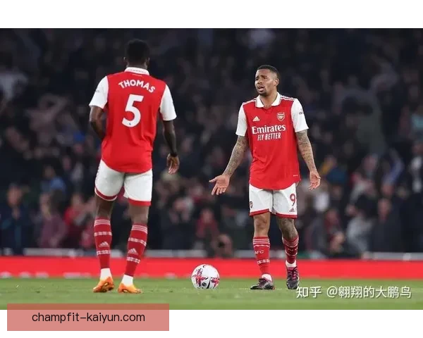 热苏斯技术分析：同位置球员对比揭示其未来足球新星潜力将值得关注