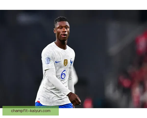 卡马文加在成长过程中的表现对比同龄人展现出持续提升的竞技状态