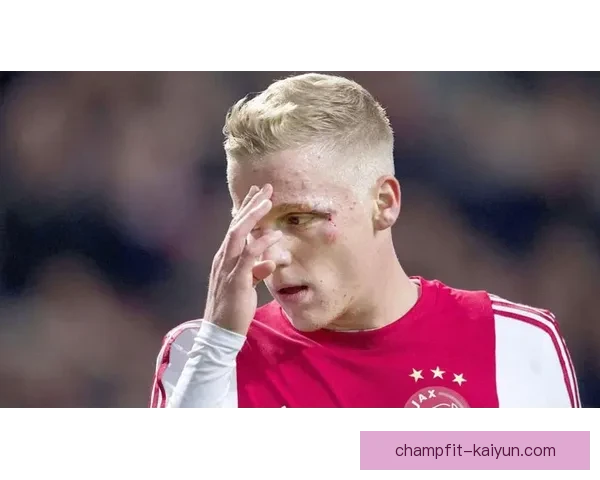 阿贾克斯中场组织能力持续提升，攻防转换效率显著增强